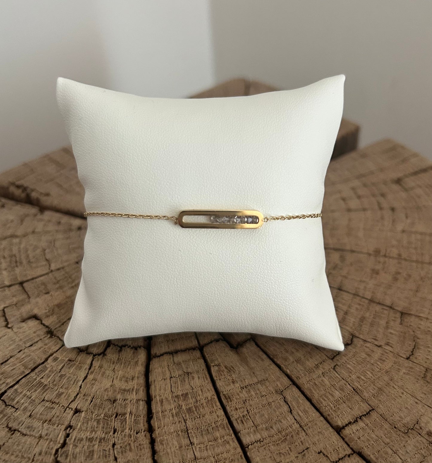 Bracelet doré avec petits brillants