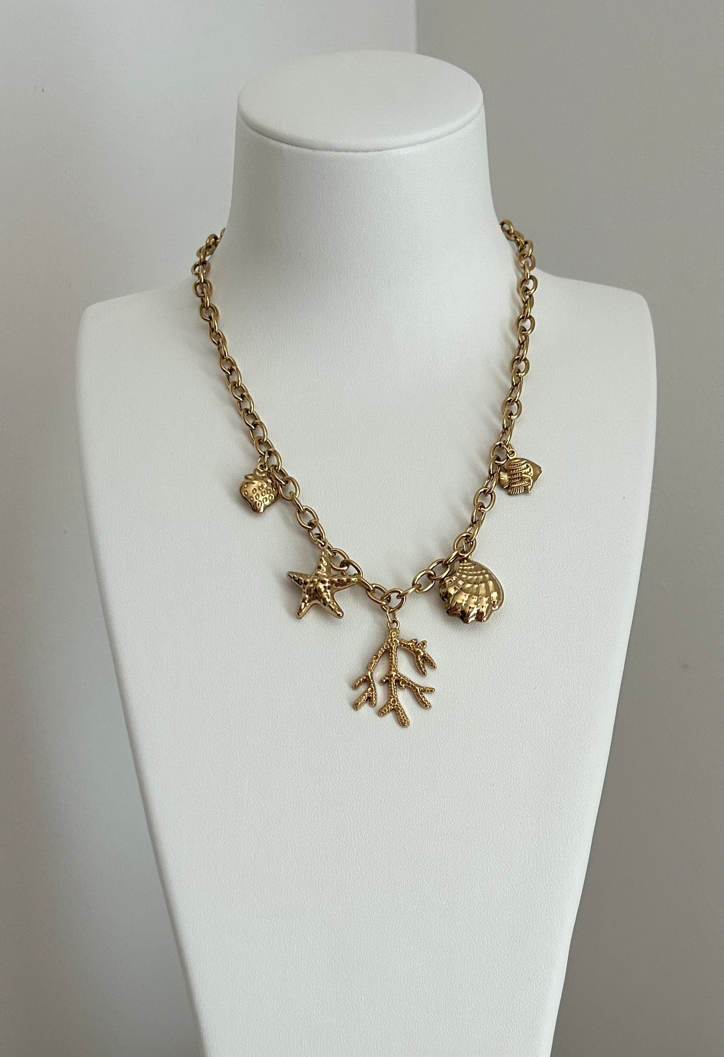 Collier breloques doré