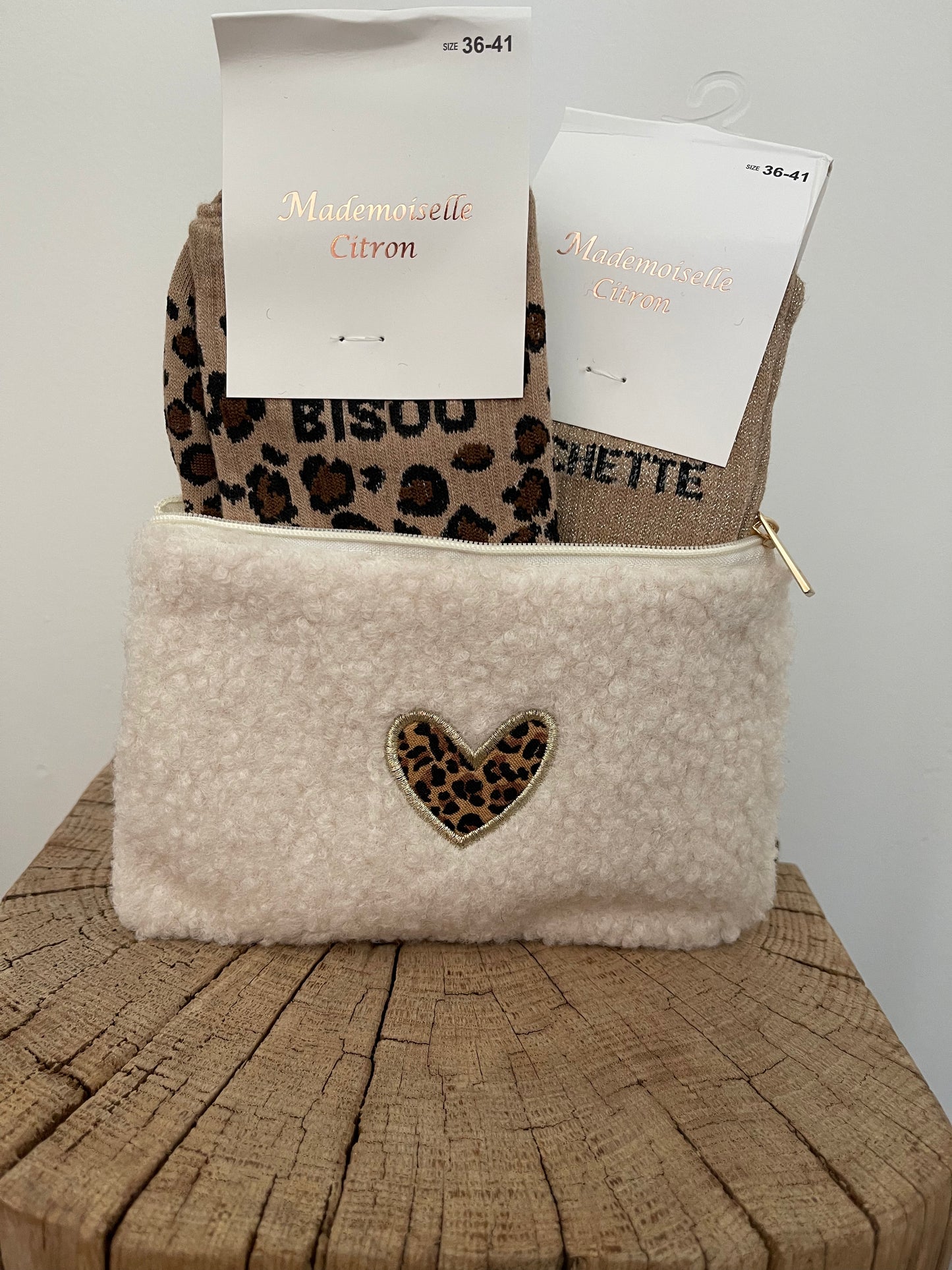 Pochettes et chausettes a paillettes