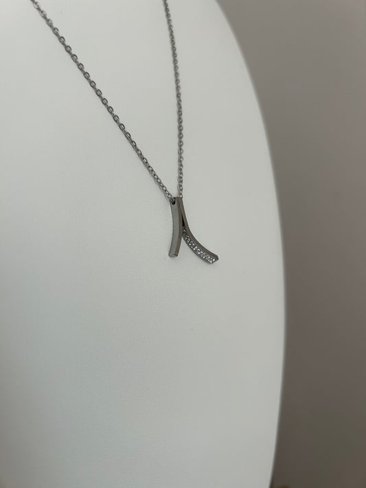 Collier argenté sertie de petit brillant