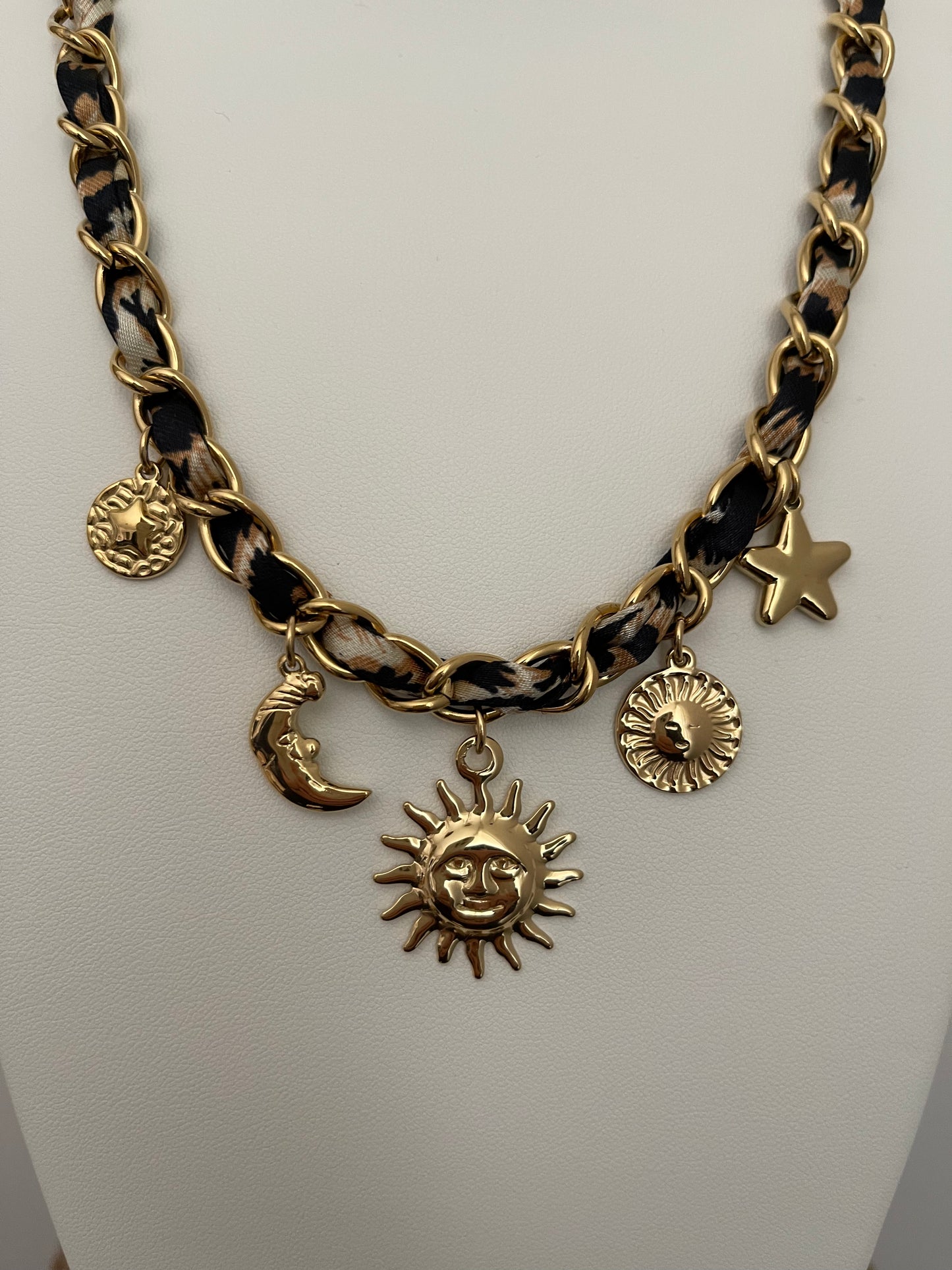Ensemble collier et bracelet breloques