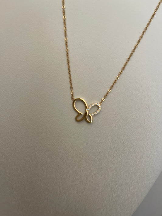 Collier avec pendentif papillon doré