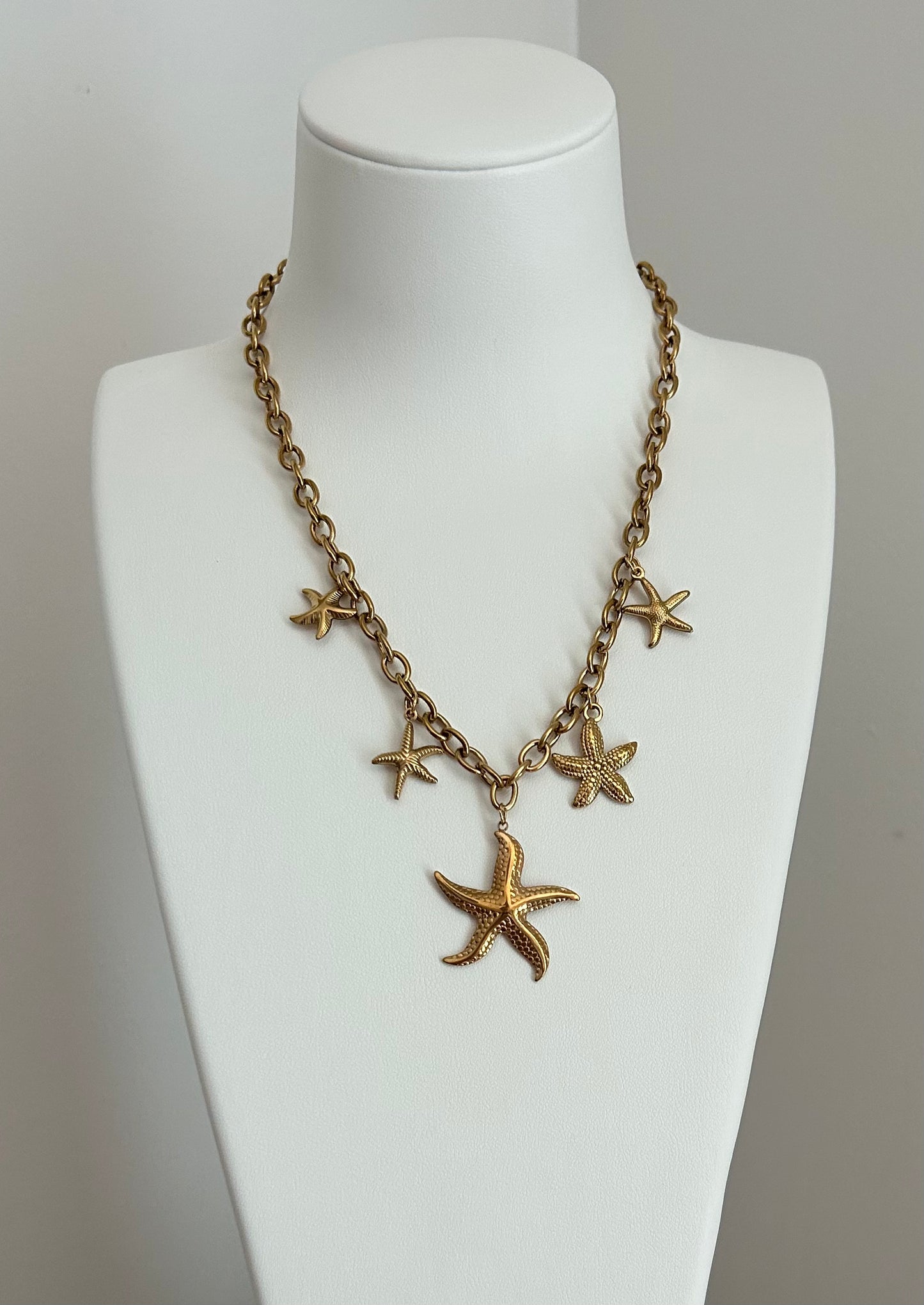 Collier breloques doré