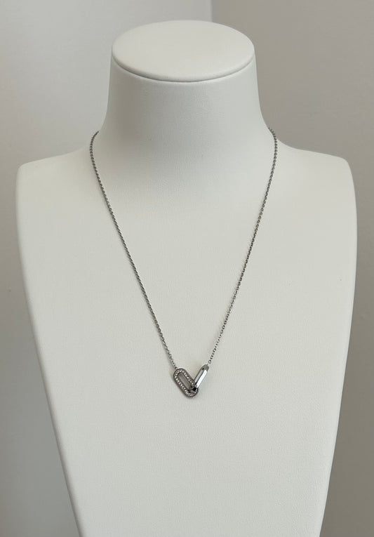 Collier argenté mousqueton strassé