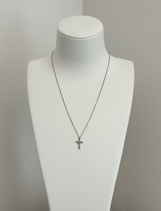 Collier argenté avec pendentif croix