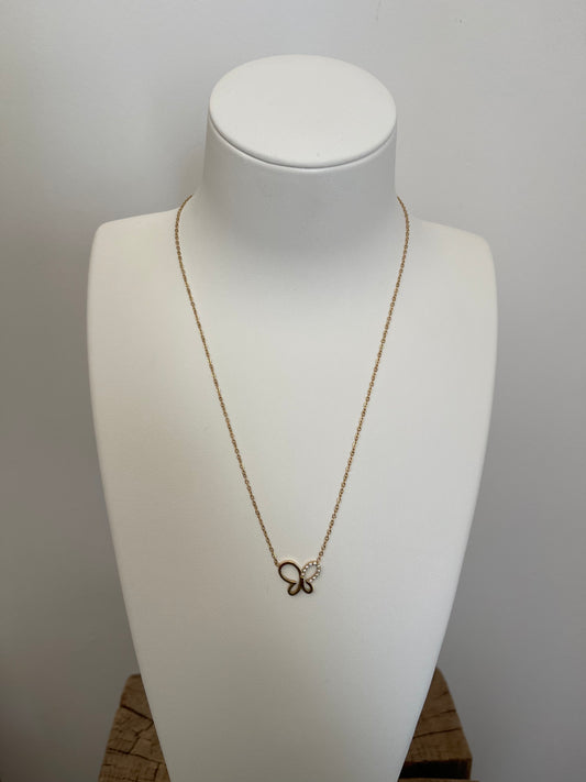Collier avec pendentif papillon doré
